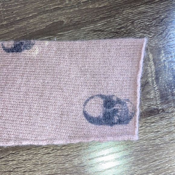 360 CASHMERE Skull Print Vneck Cashmere Sweater Size XS Blush Pink - Picture 11 of 12